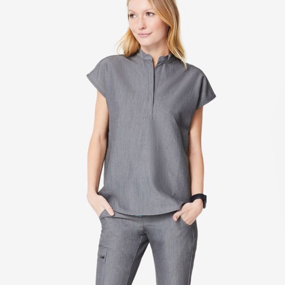 Figs scrub top